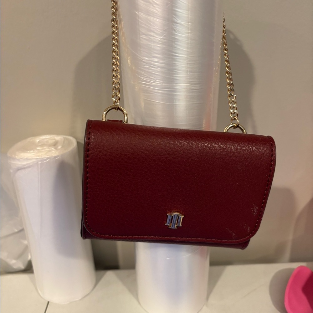 Elegant Burgundy Leather Crossbody Bag